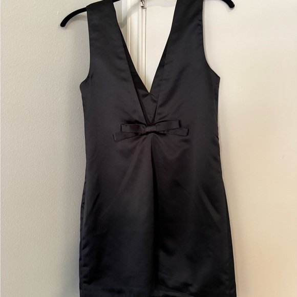 Abercrombie & Fitch Black V-Neck Mini Dress worn 1x - Picture 2 of 3